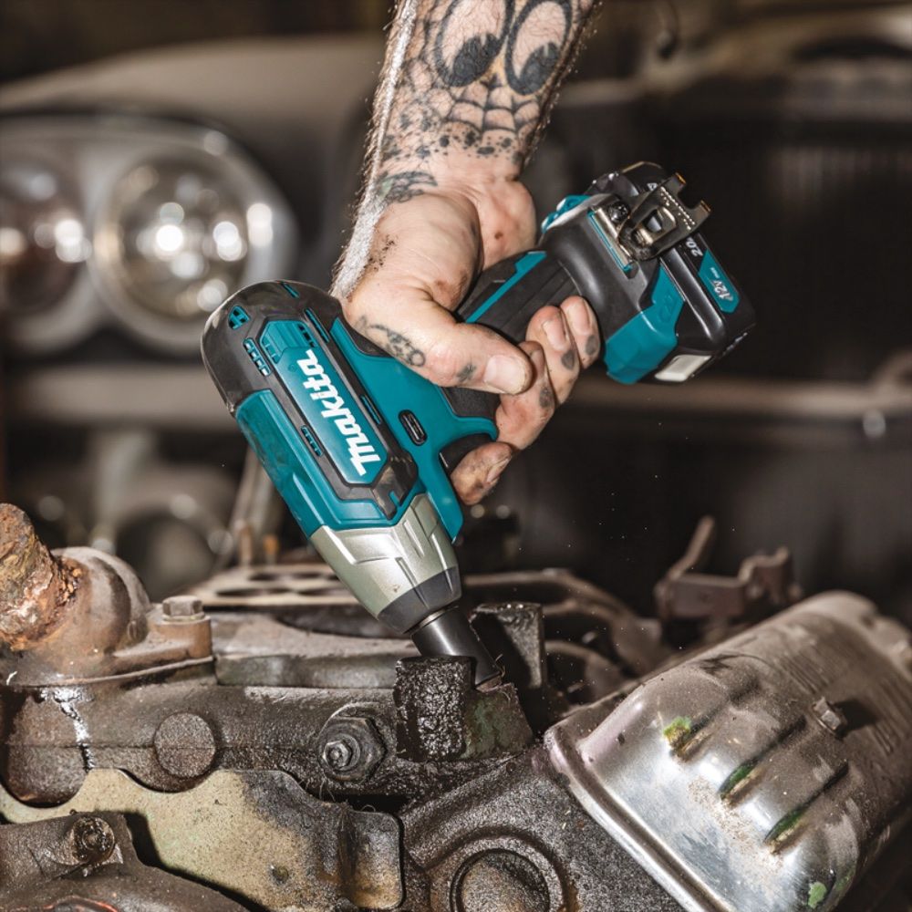 Аккумуляторный гайковерт Makita TW060DSME, 12 В, 60 Нм, 3200 уд/мин, с 2 АКБ 4 Ач и ЗУ, в кейсе