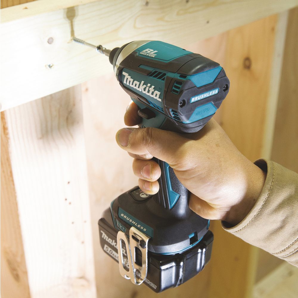 Аккумуляторный набор Makita, 18 В: перфоратор DHR202 + шуруповерт DTD154, с АКБ 3 Ач и ЗУ, в кейсе