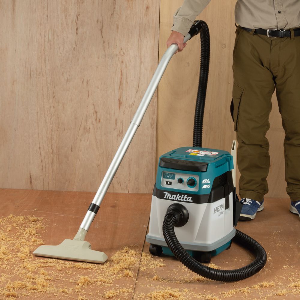 Аккумуляторный пылесос Makita DVC157LZX3, 2x18 В, 15 л, без АКБ и ЗУ