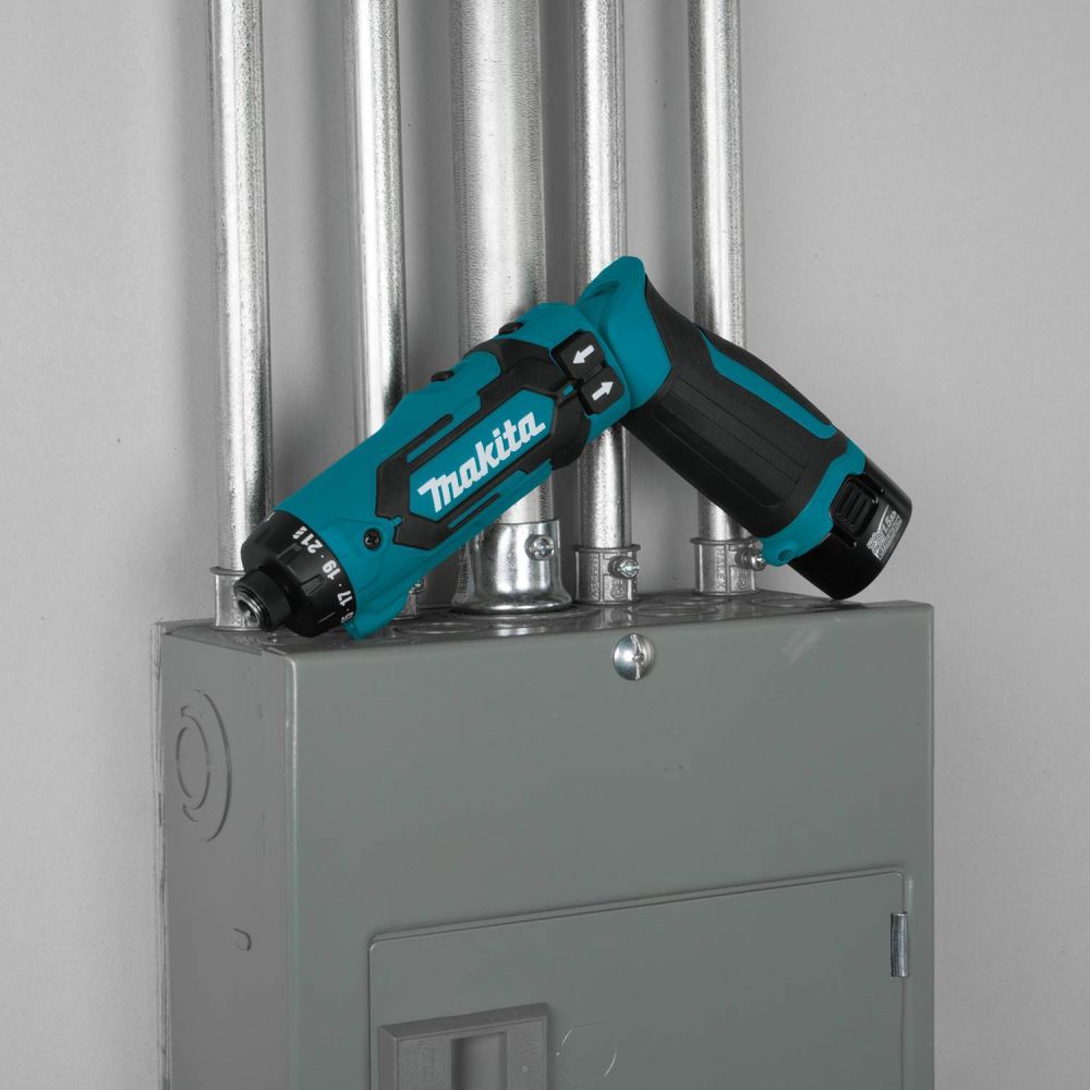 Аккумуляторная отвертка Makita DF012DSE, с 2 АКБ 1.5 Ач и ЗУ, в кейсе