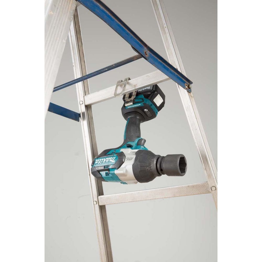 Аккумуляторный ударный гайковерт Makita, 1000 Нм, 1800 об/мин, 2200 уд/мин, без АКБ и ЗУ, DTW1002Z