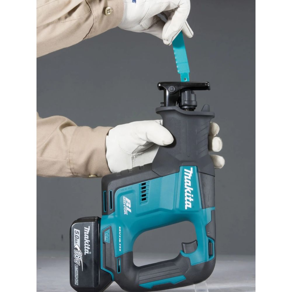 Аккумуляторная сабельная пила Makita DJR188Z, 18 В, 3000 ход/мин, 20 мм, без АКБ и ЗУ