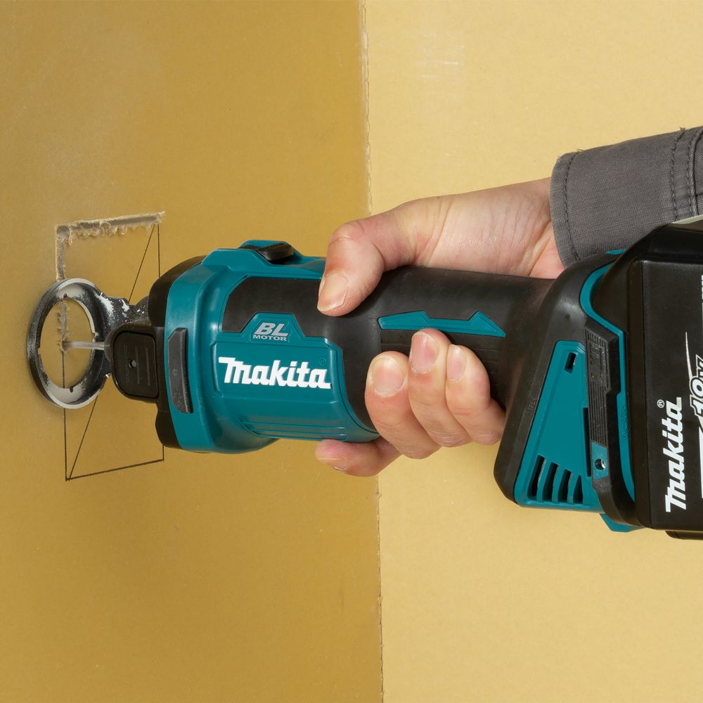 Аккумуляторный фрезер для гипсокартона Makita DCO181Z, 18 В, 32000 об/мин, 31 мм, без АКБ и ЗУ