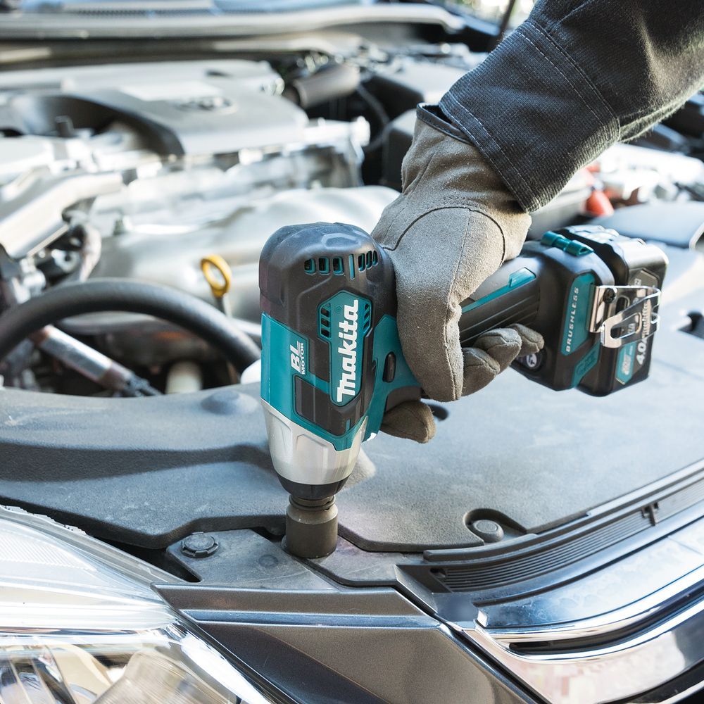 Аккумуляторный ударный гайковерт Makita TW160DWAE, 12 В, 160 Нм, 3600 уд/мин, с 2 АКБ 2 Ач и ЗУ, в кейсе