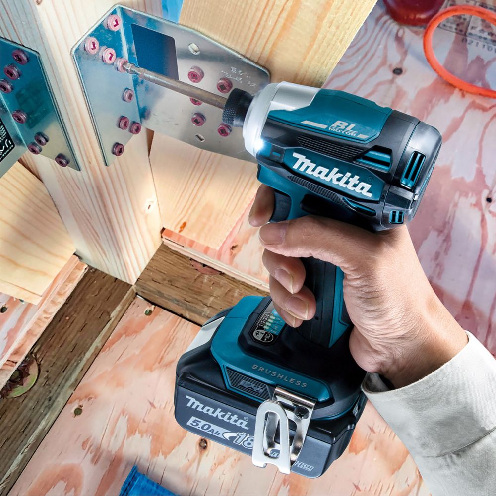 Аккумуляторный ударный шуруповерт Makita LXT, 18 В, 180 Нм, DTD172RTJ