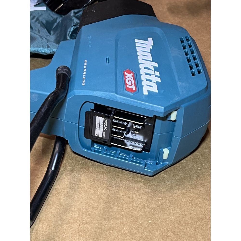 Аккумуляторный триммер Makita UR002GZ05, 40 В, 6500 об/мин, без АКБ и ЗУ (УЦЕНЕННЫЙ ТОВАР) (UR002GZ05/U)