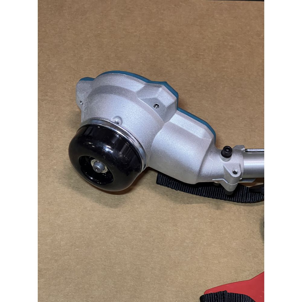 Аккумуляторный триммер Makita UR002GZ05, 40 В, 6500 об/мин, без АКБ и ЗУ (УЦЕНЕННЫЙ ТОВАР) (UR002GZ05/U)