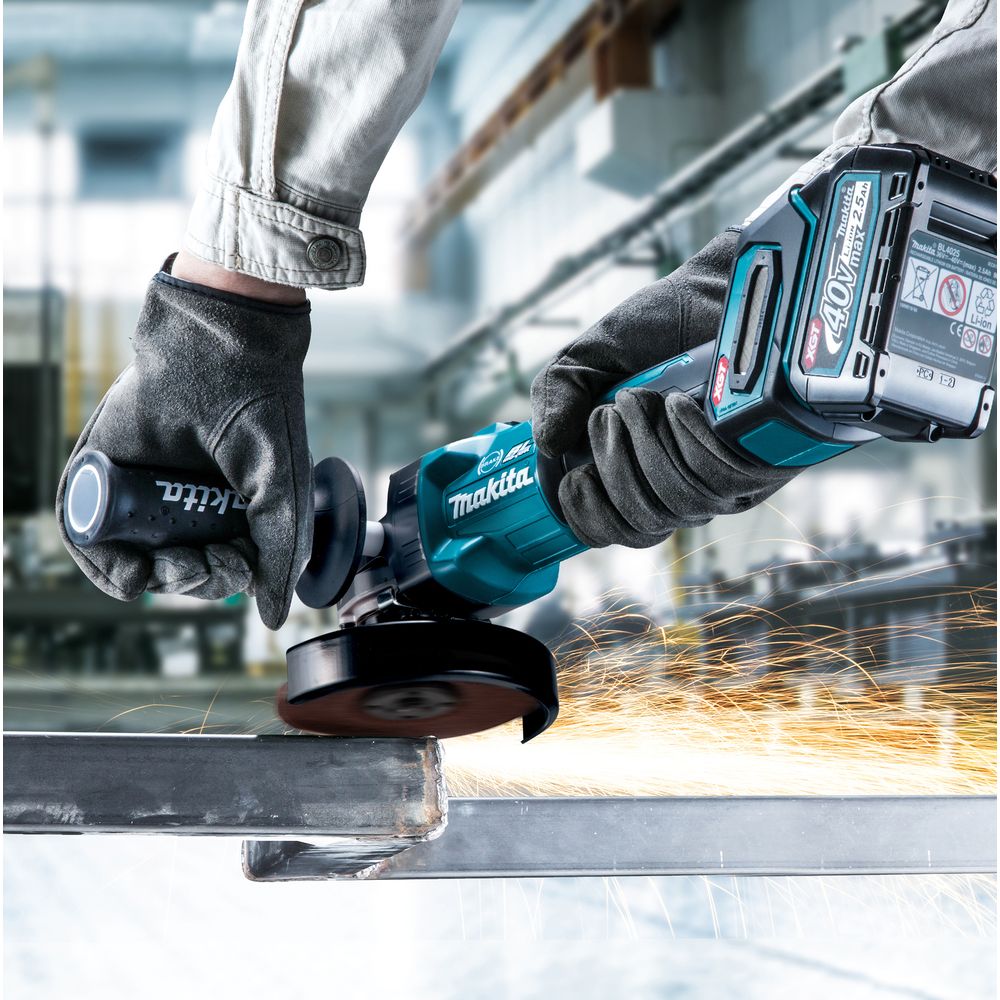 Аккумуляторная угловая шлифмашина Makita GA005GM201, 40 В, 125 мм, 8500 об/мин, с 2 АКБ 4 Ач и ЗУ, в кейсе