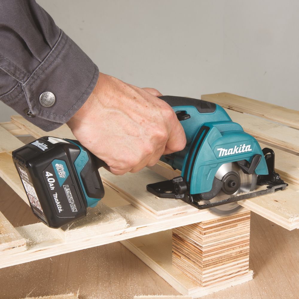 Аккумуляторная дисковая пила Makita HS301DWAE, 12 В, 85 мм, 1500 об/мин, с 2 АКБ 2 Ач и ЗУ, в кейсе