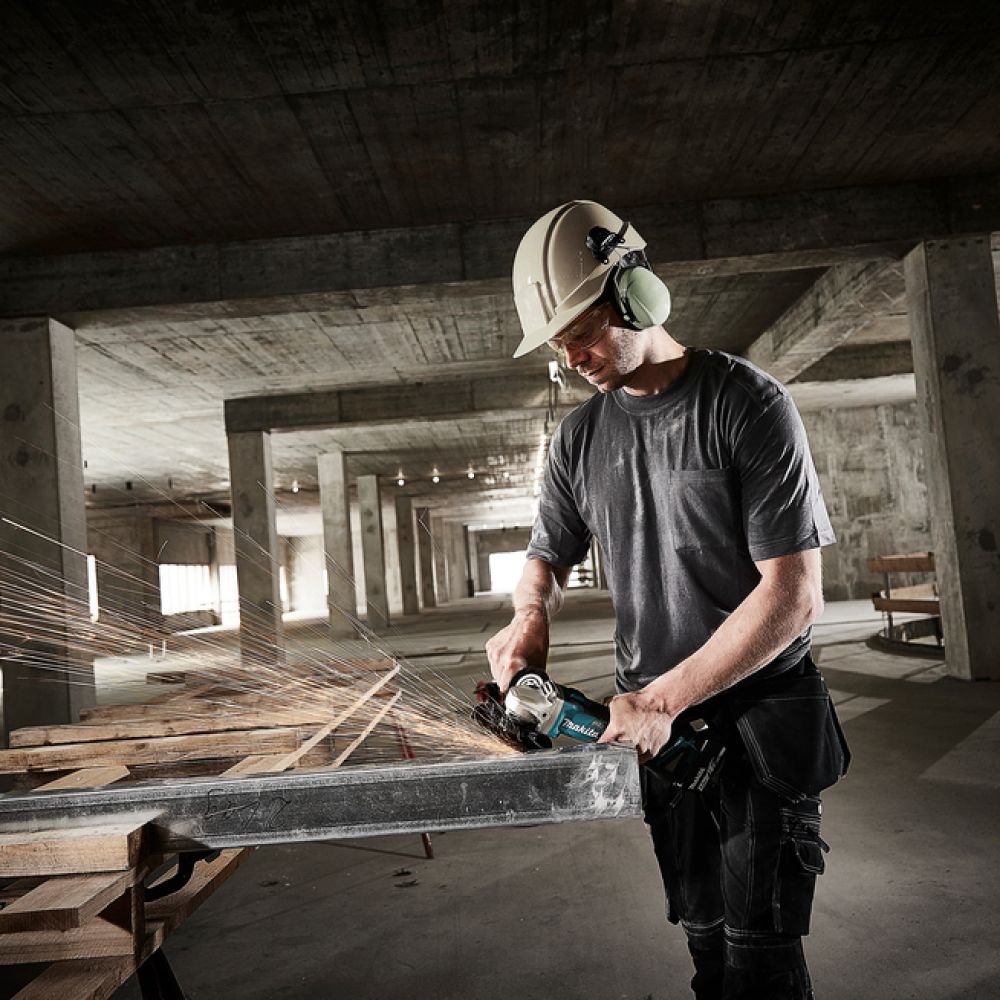 Угловая шлифмашина Makita, 18В, 125 мм, с 2 АКБ 5 Ач и ЗУ, в кейсе MakPac-3, DGA504RTJ