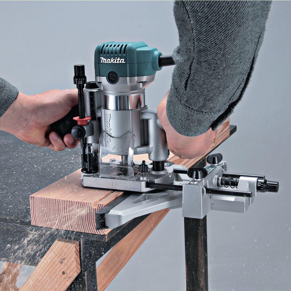 Набор Makita: кромочный фрезер RT0700CX2, 710 Вт, 30000 об/мин + рюкзак PGH-190100, PT1013