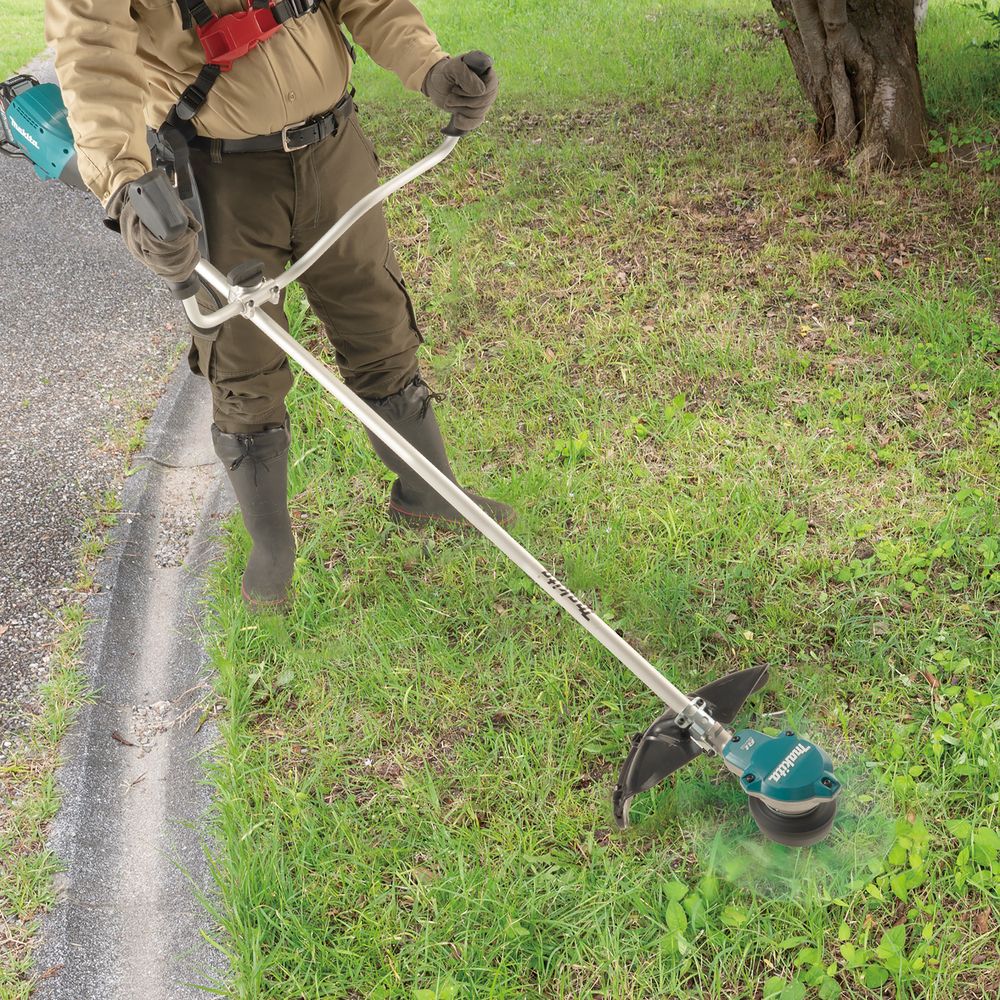 Набор Makita: аккумуляторный триммер UR002GZ05, 40 В, 6500 об/мин + аккумулятор BL4040, 40 В, 4 Ач + быстрое зарядное устройство DC40RA, PT958