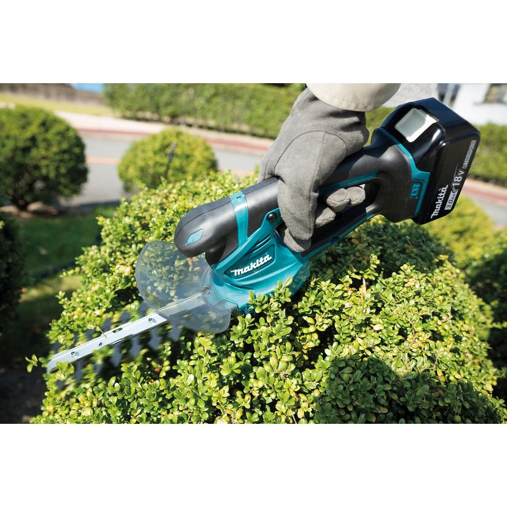 Аккумуляторные садовые ножницы Makita, 18 В, 20 см, с АКБ 1.5 Ач и ЗУ, DUM111SYX