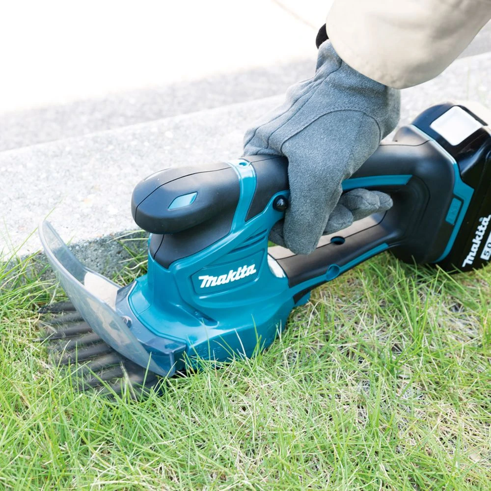 Аккумуляторные садовые ножницы Makita, 18 В, 20 см, с АКБ 1.5 Ач и ЗУ, DUM111SYX