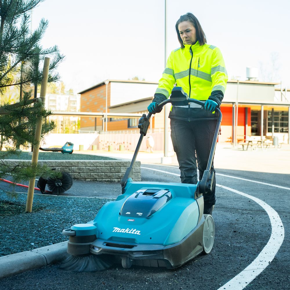 Аккумуляторная подметальная машина Makita VS001GZ, 40 В, 65 см, 24 л, без АКБ и ЗУ