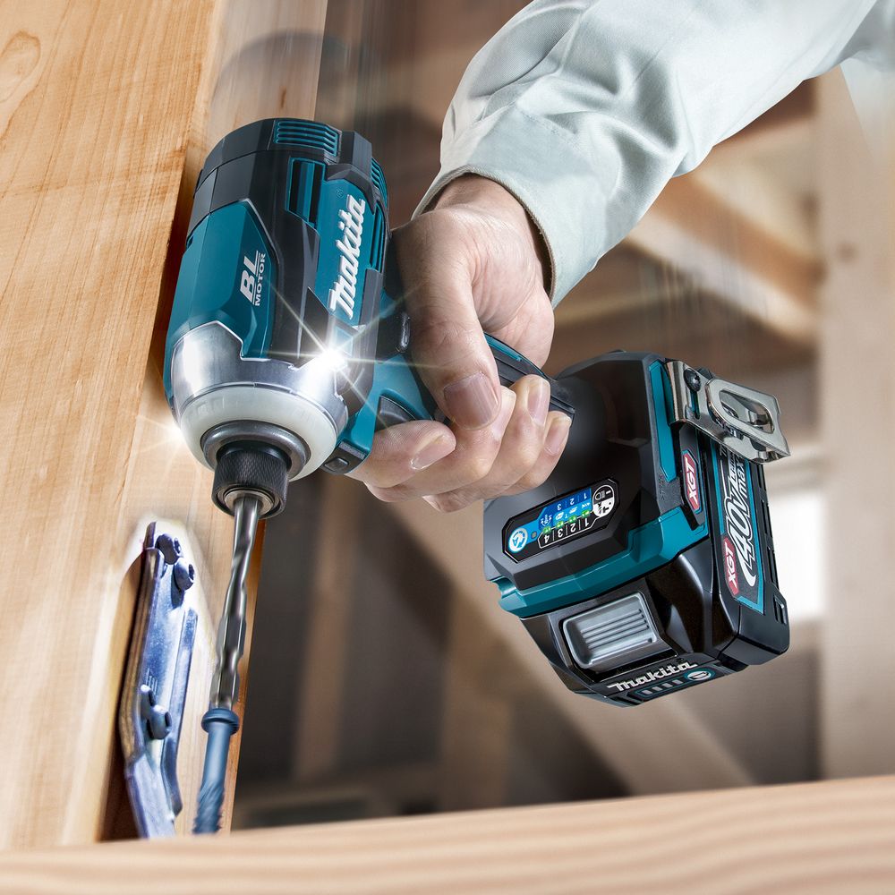 Аккумуляторный набор Makita, 40 В: дрель-шуруповерт DF001 + шуруповерт TD001, с АКБ 2.5 Ач и ЗУ, в кейсе MakPac