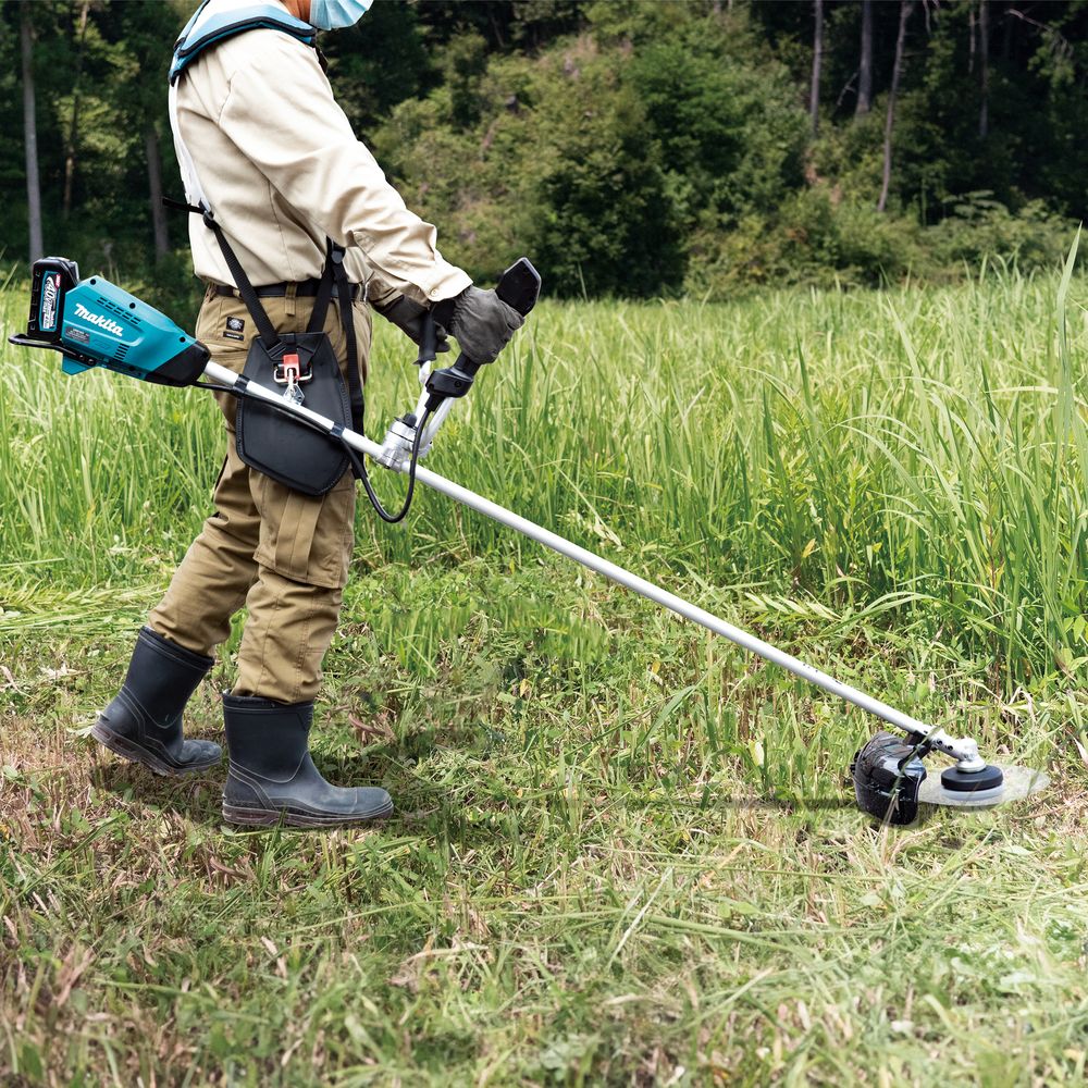 Аккумуляторный набор садовой техники Makita, 40 В: цепная пила UC004G + триммер UR016G, с АКБ 4 Ач и ЗУ