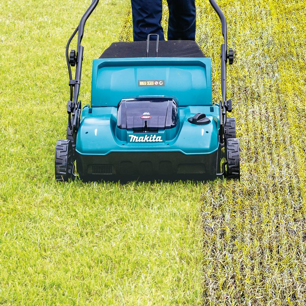 Аккумуляторный скарификатор-аэратор Makita UV001GM201, 40 В, 38 см, 50 л, с 2 АКБ 4 Ач и ЗУ
