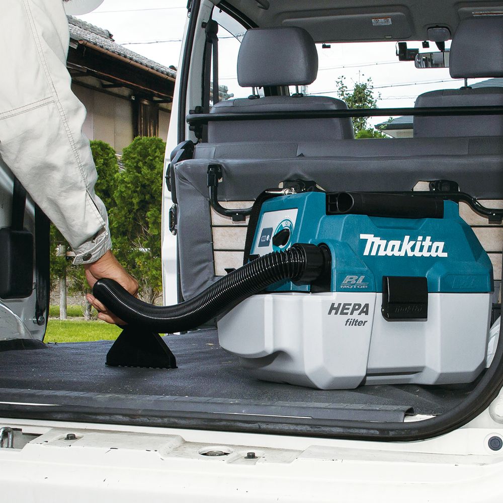 Набор: аккумуляторный пылесос Makita DVC750LZ, для сухой и влажной уборки + аккумулятор Makita BL1830B (LXT 18В, 3Ач) + зарядное устройство Makita DC18RC быстрое (LXT 18В)