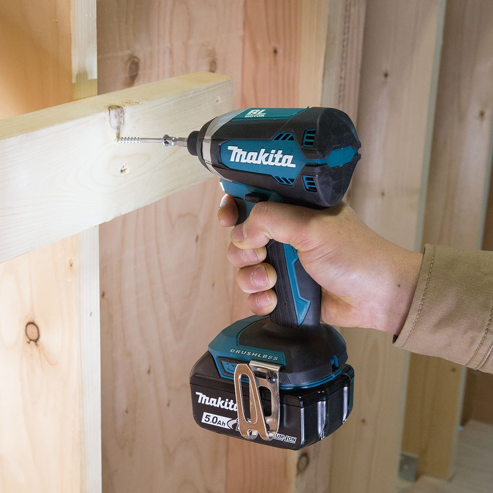 Аккумуляторный набор Makita, 18 В: дрель-шуруповерт DHP485 + шурупеворт DTD153, с АКБ 5 Ач и ЗУ, в кейсе