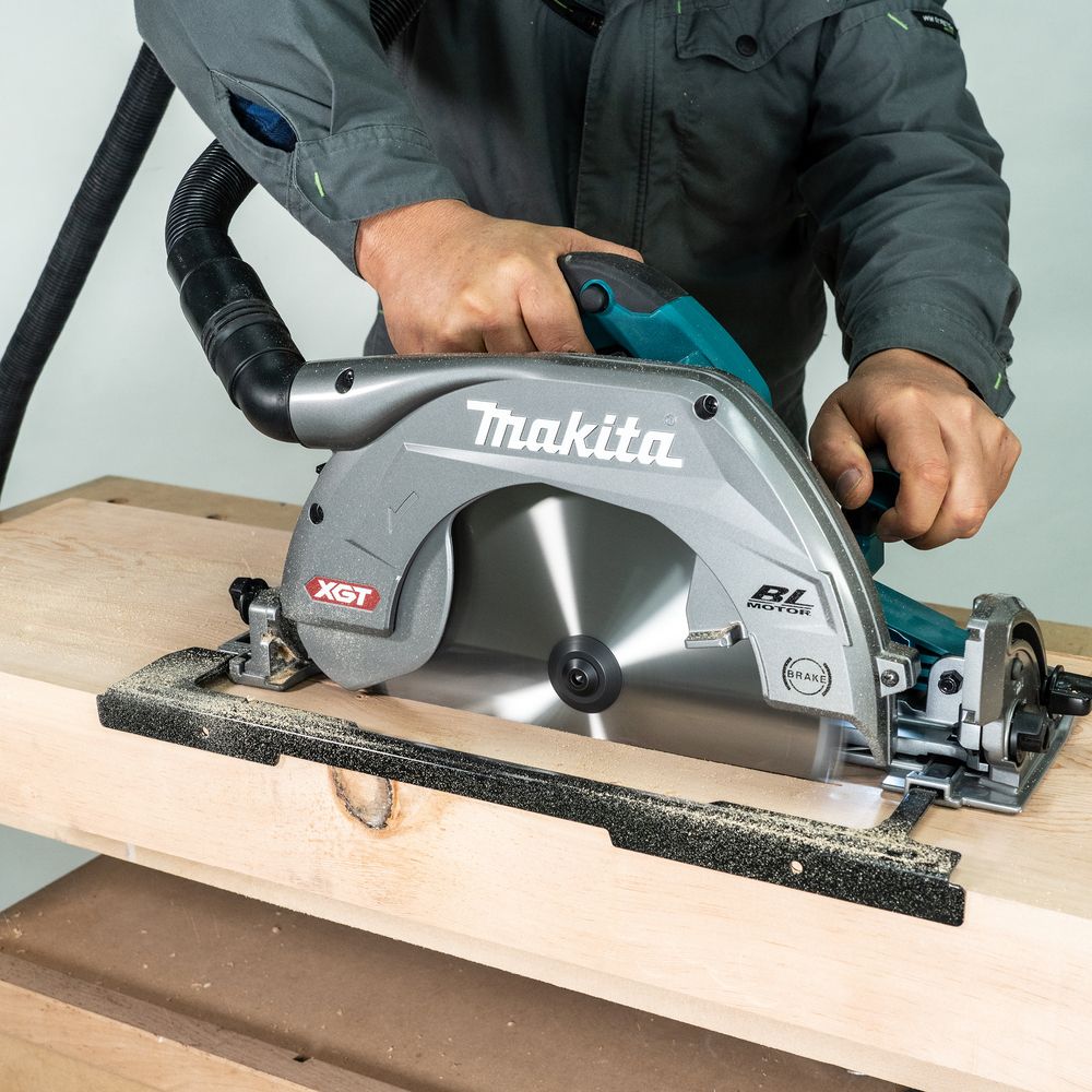 Набор Makita: 2 aккумуляторные дисковые пилы HS011GZ, 260 мм, 3500 об/мин + аккумулятор BL4040, 40 В, 4 Ач + быстрое зарядное устройство DC40RA, PT982