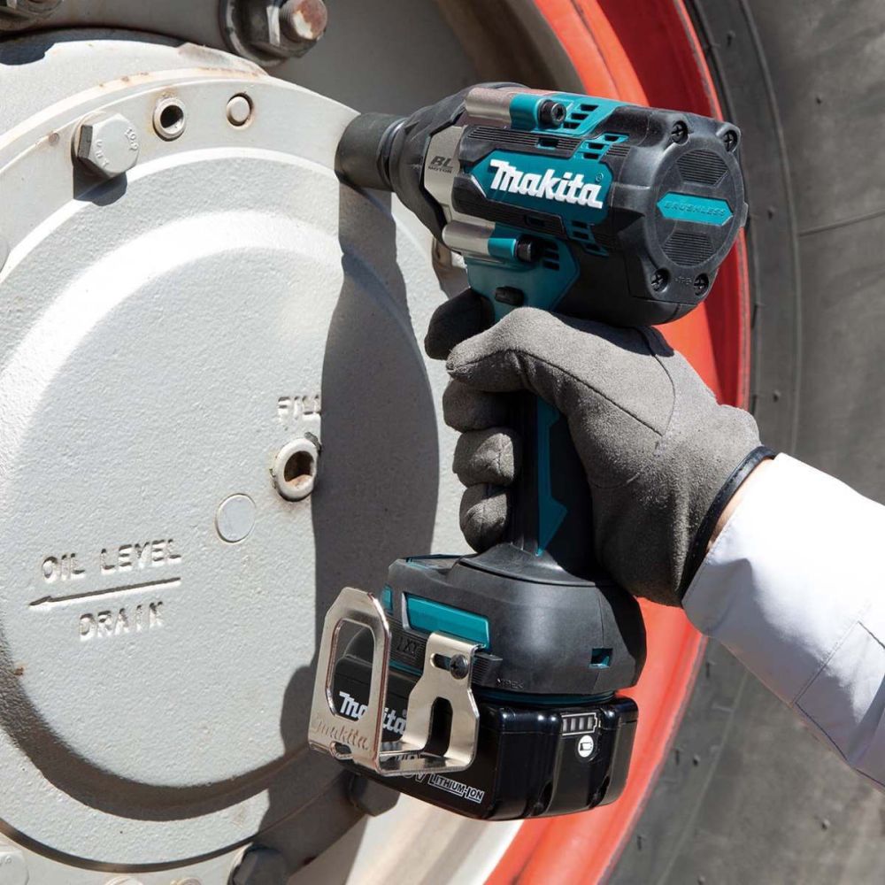 Набор: аккумуляторный ударный гайковерт Makita DTW700Z + аккумуляторная дрель-шуруповерт Makita DDF485Z + аккумулятор + зарядное устройство