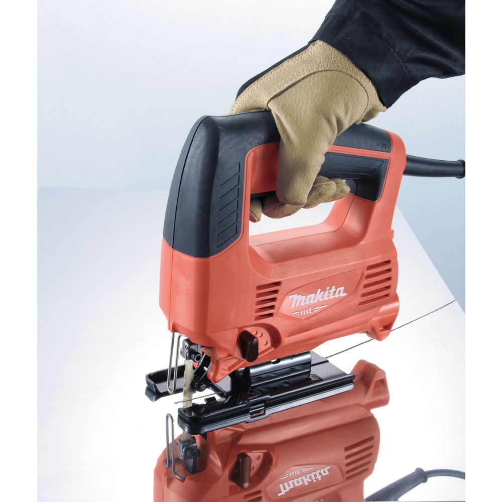 Набор: дисковая циркулярная пила Makita M5802 + лобзик Makita M4301, M5802-SET