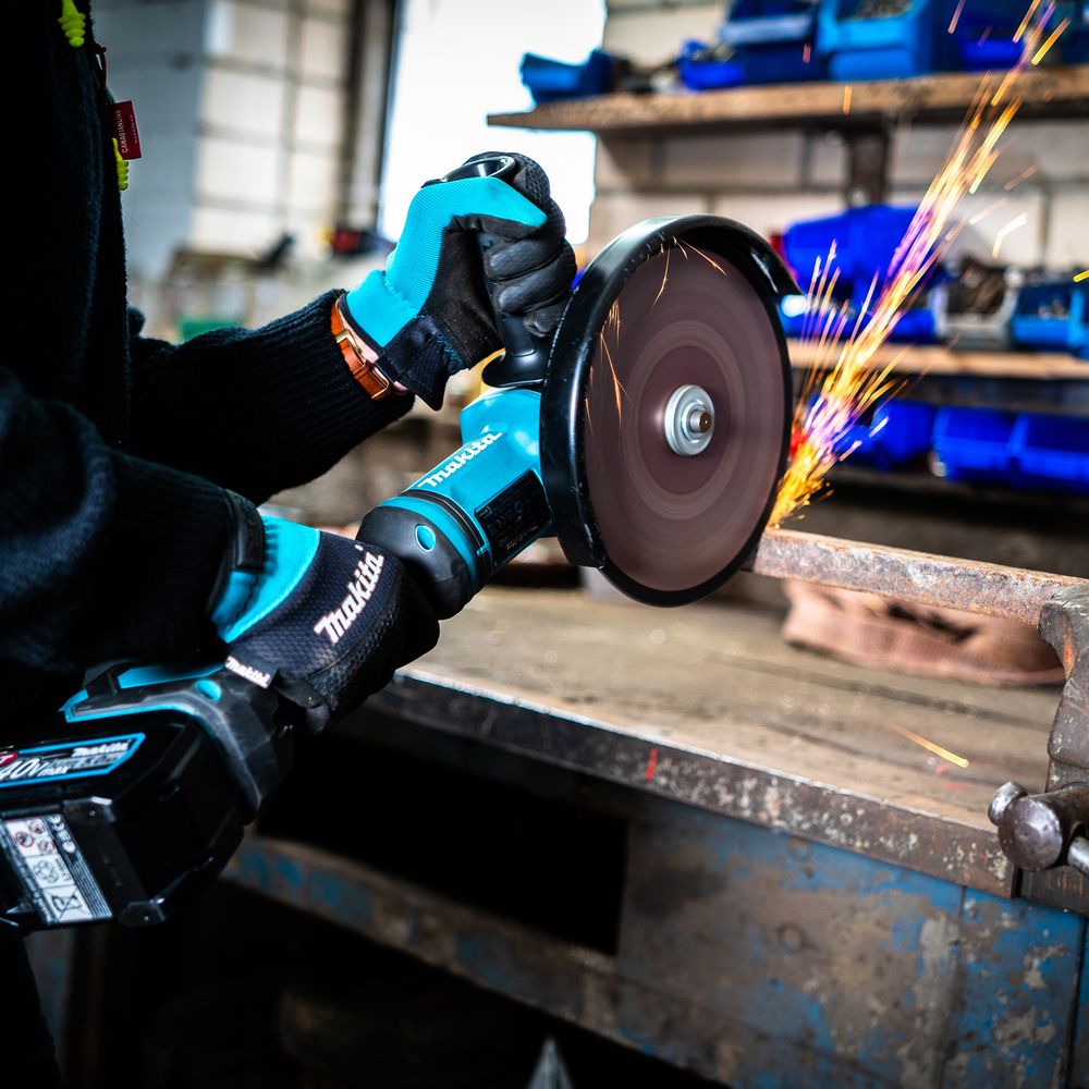 Аккумуляторный набор Makita, 40 В: сабельная пила JR002 + угловая шлифмашина GA038, с 2 АКБ 5 Ач и ЗУ, в кейсе