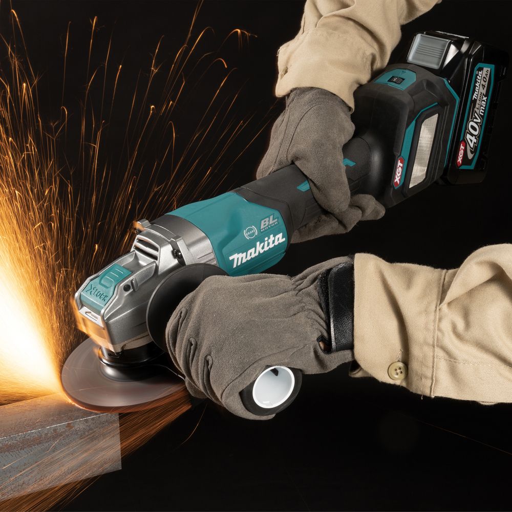 Аккумуляторная угловая шлифмашина Makita GA044GZ01, 40 В, 125 мм, 8500 об/мин, без АКБ и ЗУ, в кейсе