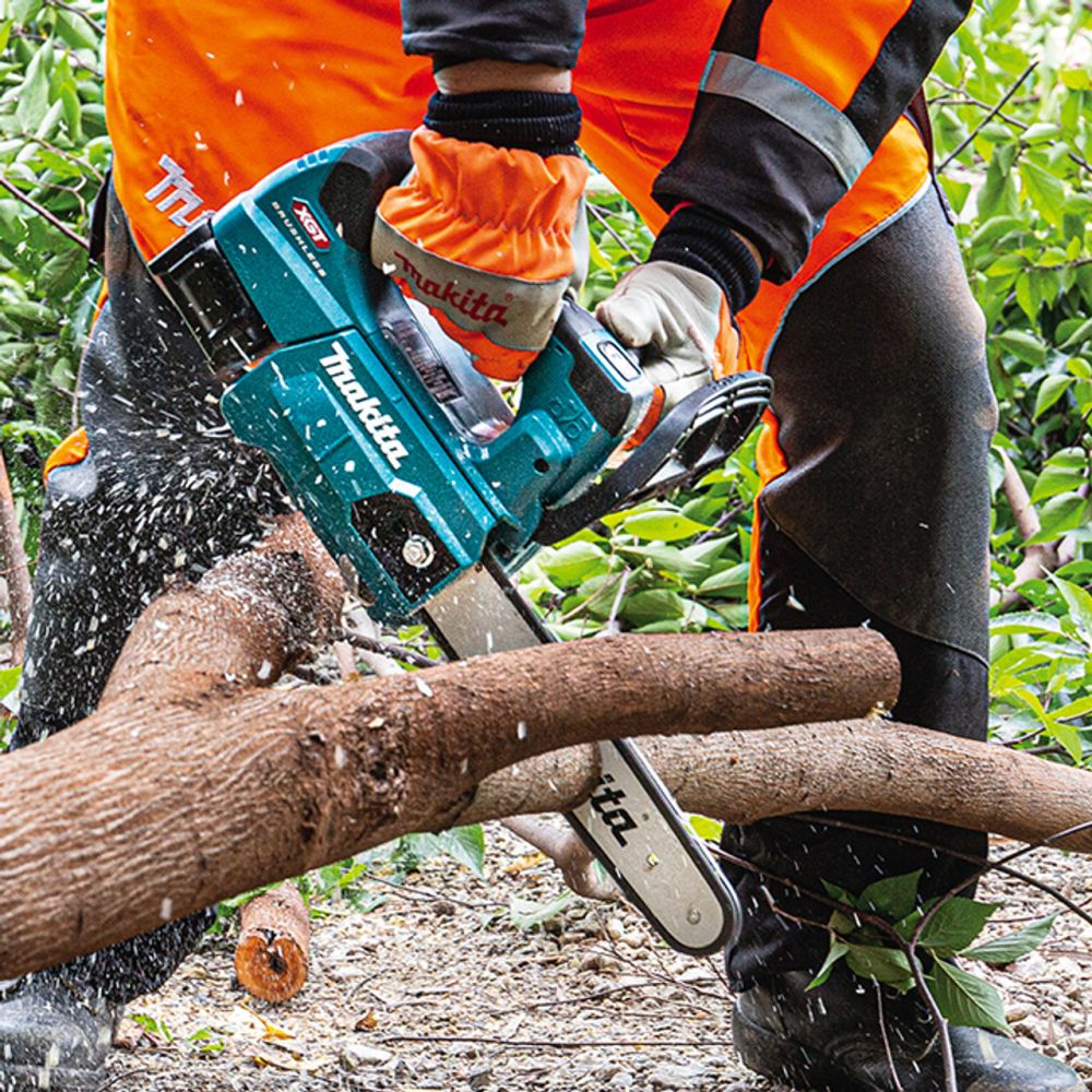 Аккумуляторная цепная пила Makita UC004GM101, 40 В, 35 см, с АКБ 4 Ач и ЗУ