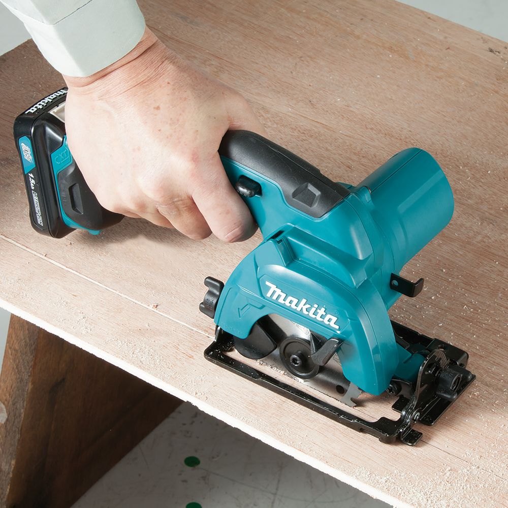 Аккумуляторная дисковая пила Makita HS301DWME, 12 В, 85 мм, 1500 об/мин, с 2 АКБ 4 Ач и ЗУ, в кейсе