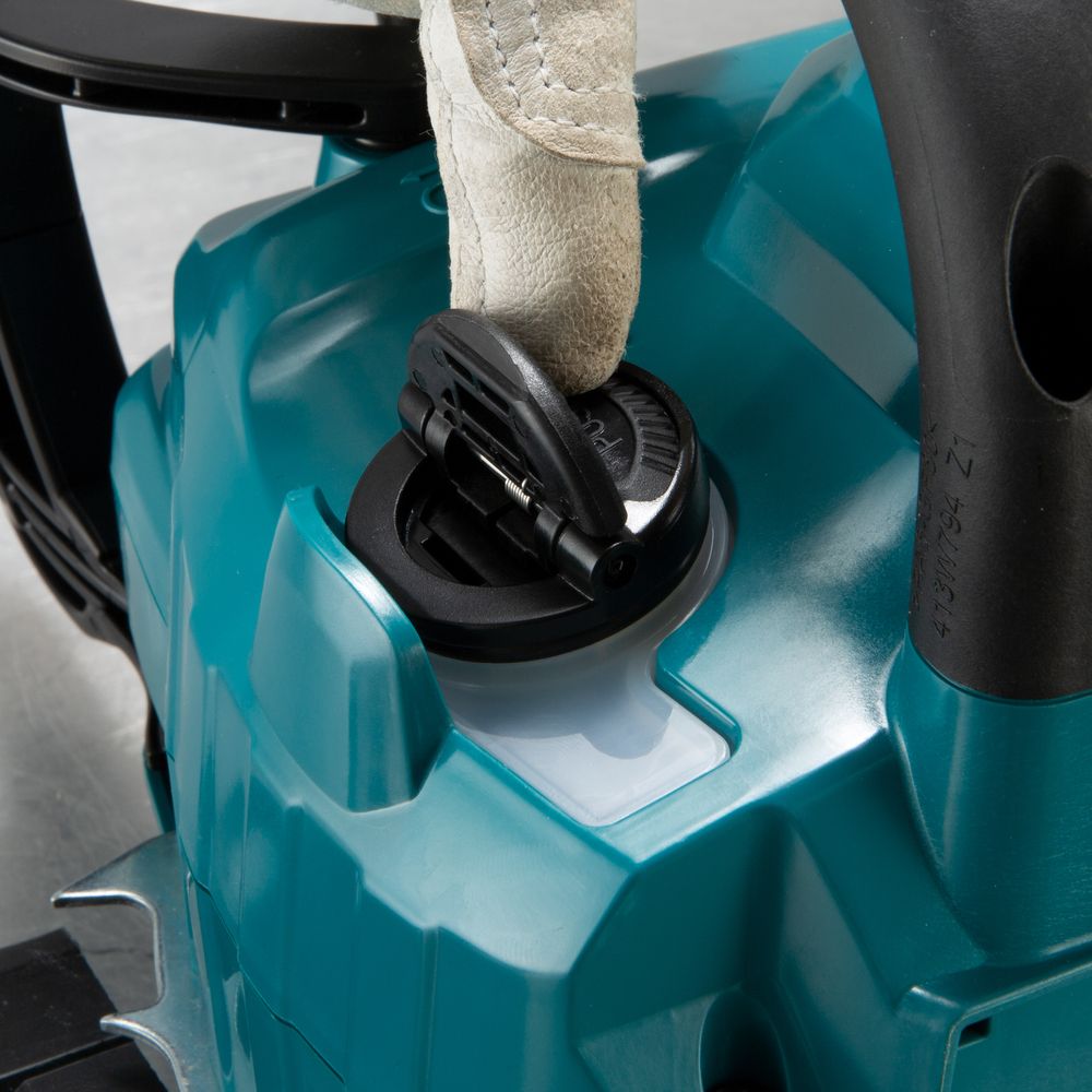 Аккумуляторная цепная пила Makita UC026GT101, 40 В, 40 см, 25.5 м/с, с АКБ 5 Ач и ЗУ