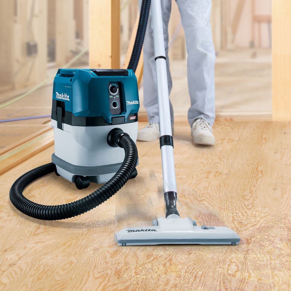 Набор Makita: аккумуляторный пылесос VC003GLZ, 15 л, 3.2 м³/мин + аккумулятор BL4040, 40 В, 4 Ач + быстрое зарядное устройство DC40RA, PT991