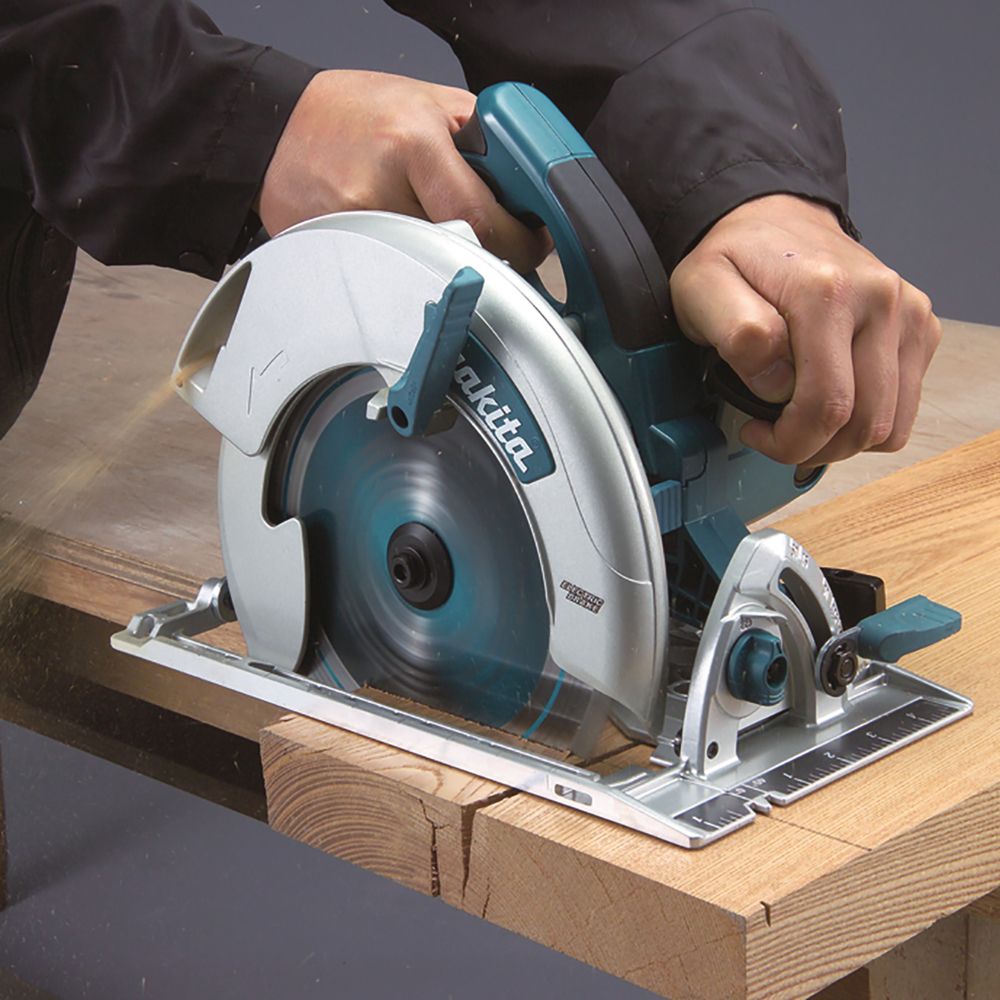 Набор электроинструмента Makita: торцовочная пила LH1040F + циркулярная пила 5008MG (ACSET-67)