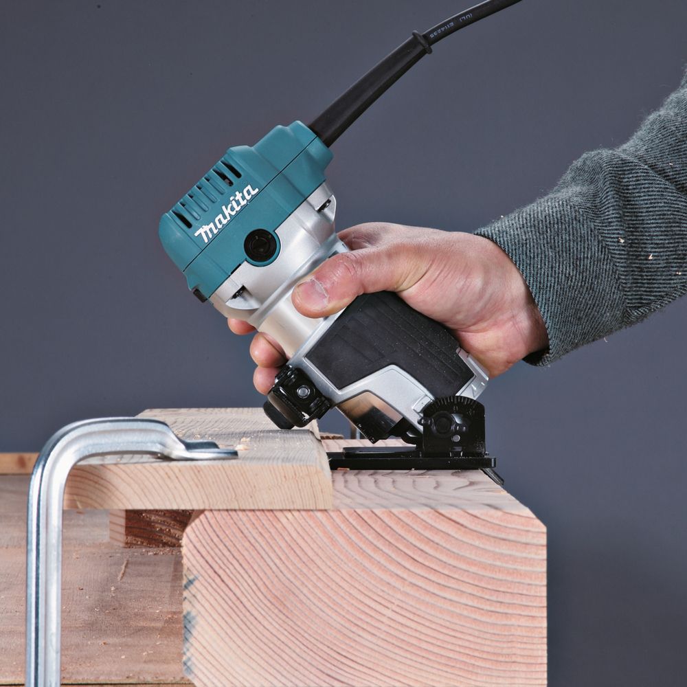 Набор Makita: кромочный фрезер RT0700CX2, 710 Вт, 30000 об/мин, в сумке + лобзик 4329, 450 Вт, 3100 ход/мин, PT1046