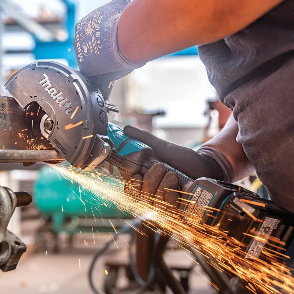 Аккумуляторная угловая шлифмашина Makita GA050GZ, 40 В, 125 мм, 11000 об/мин, без АКБ и ЗУ