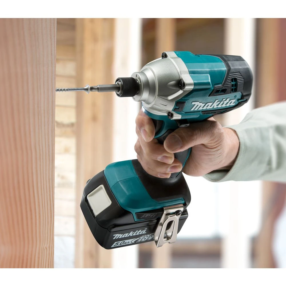 Аккумуляторный ударный шуруповерт Makita DTD156RFE, 18 В, 155 Нм, 3000 уд/мин, с 2 АКБ 3 Ач и ЗУ, в кейсе