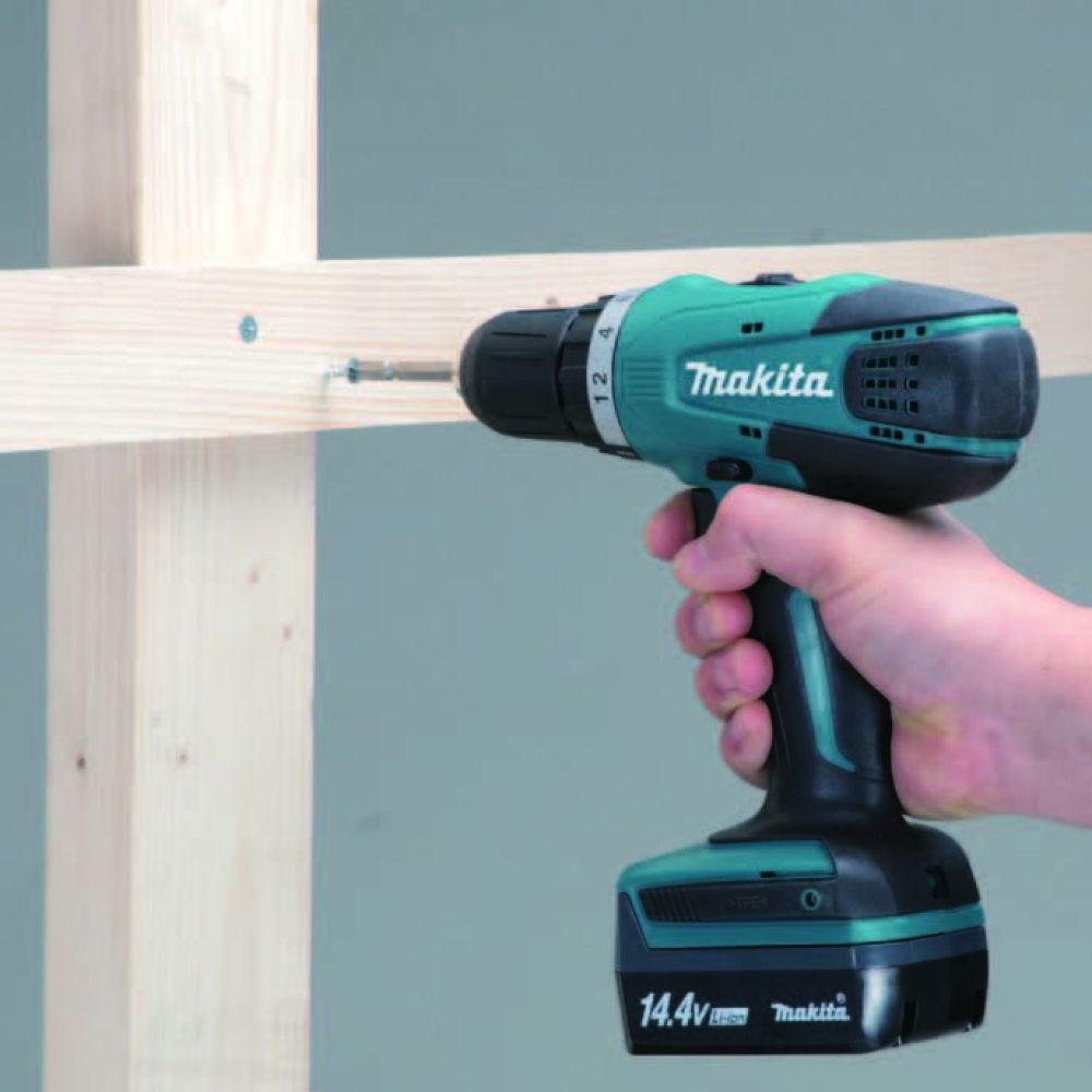 Набор Makita: аккумуляторная дрель-шуруповерт DF347DWE, 14.4 B, 30 Нм, 1400 об/мин, с 2 АКБ 1.5 Ач и ЗУ, в кейсе + перчатки PGH-190280-L, PT1049