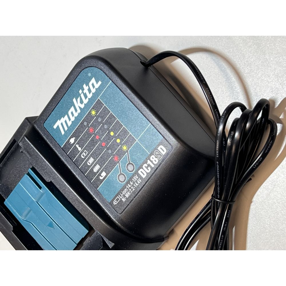Зарядное устройство Makita DC18SD, 7.2-18 В, 2.6 А, (УЦЕНЕННЫЙ ТОВАР) (630881-4/U)