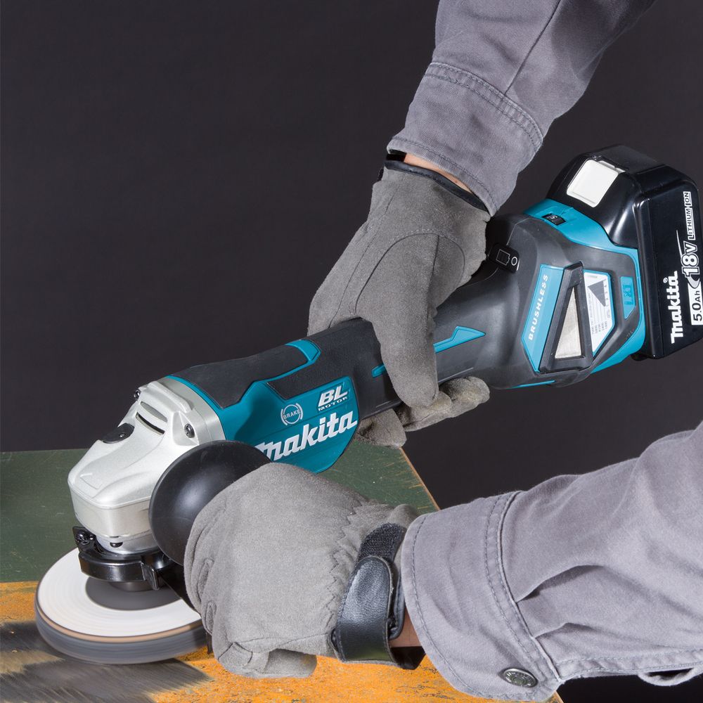 Аккумуляторная угловая шлифмашина Makita, 18 В, 125 мм, 8500 об/мин, без АКБ и ЗУ, DGA518ZU