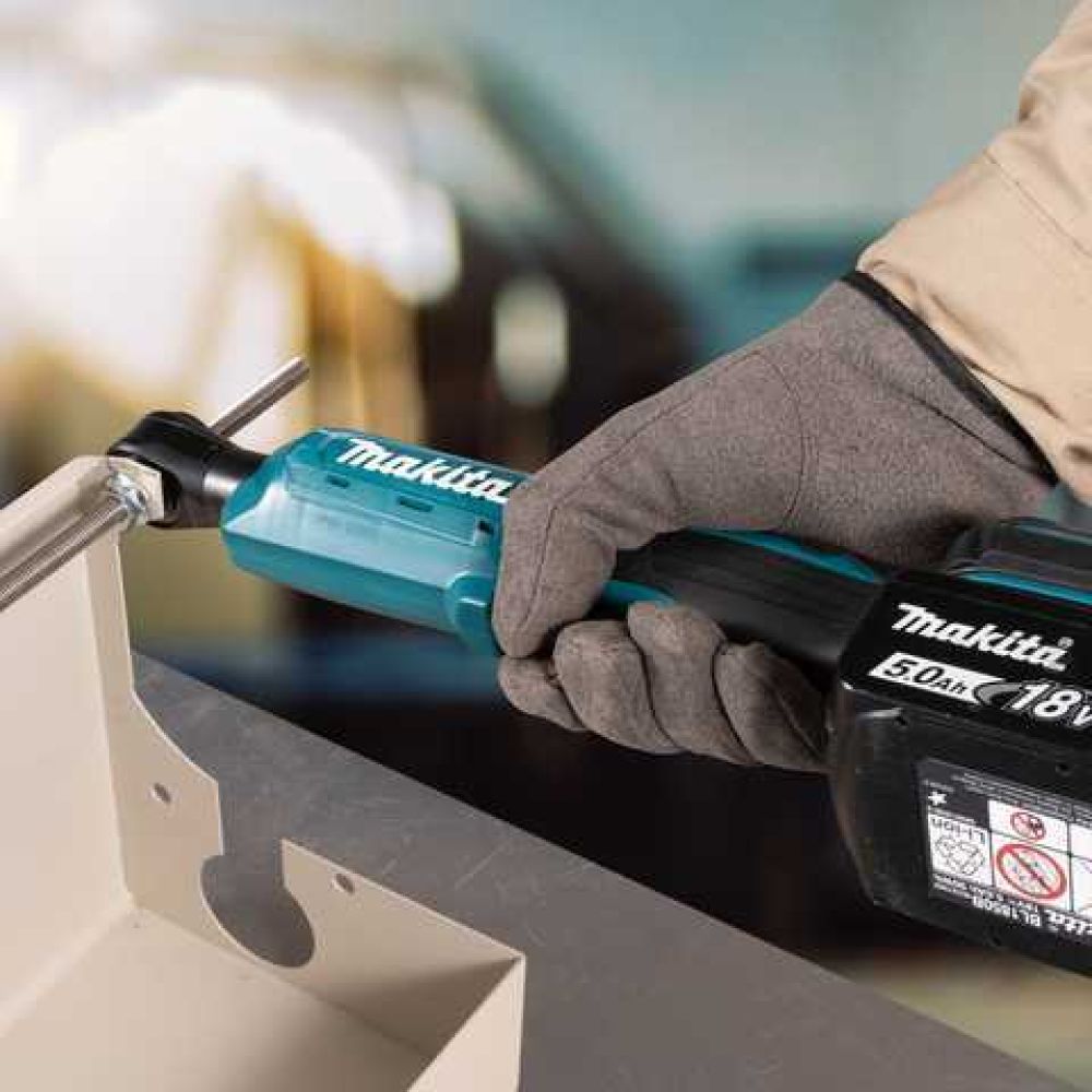Аккумуляторная угловая трещотка Makita DWR180RF, 800 об/мин, с АКБ 3 Ач и ЗУ