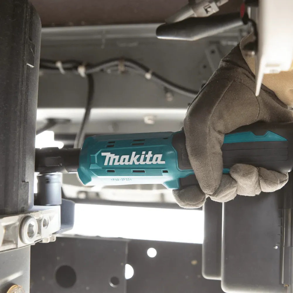 Аккумуляторная угловая трещотка Makita DWR180RF, 800 об/мин, с АКБ 3 Ач и ЗУ