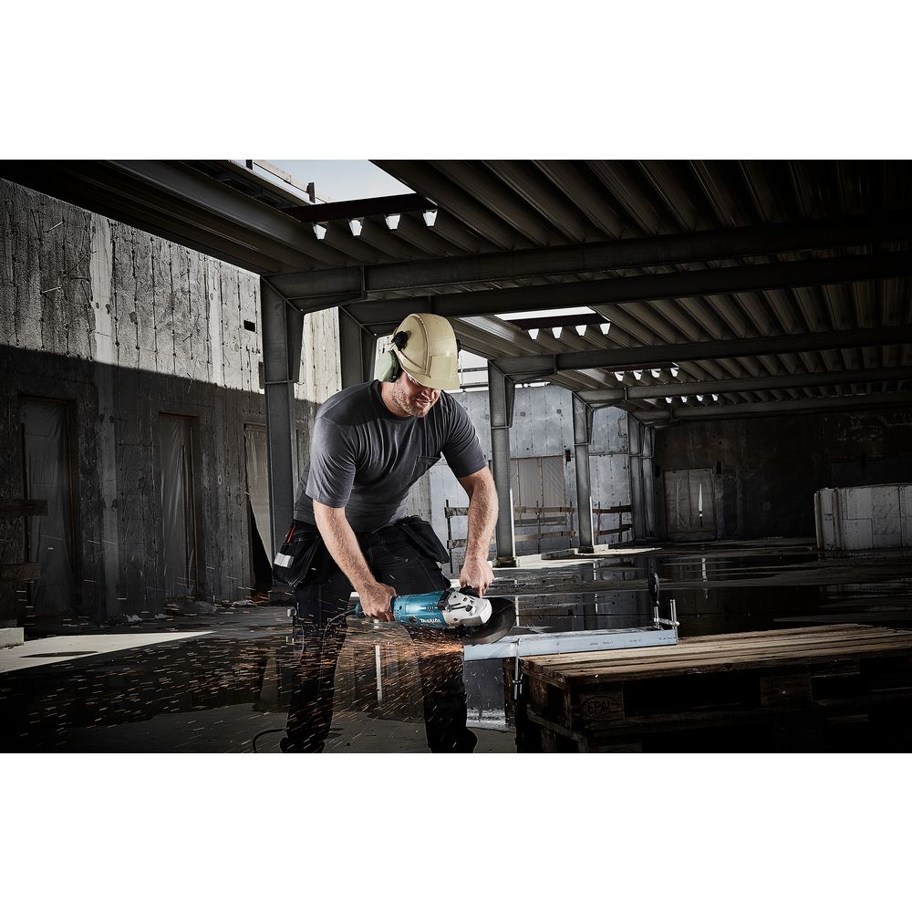 Угловая шлифмашина Makita GA9020SF, 2200 Вт, 230 мм, 6600 об/мин