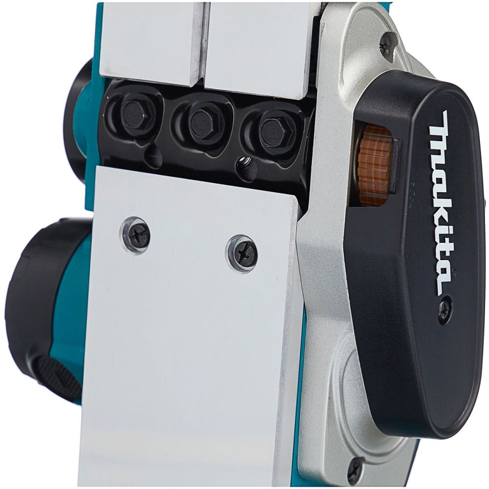 Аккумуляторный рубанок Makita DKP180RFE, с 2 АКБ 3 Ач и ЗУ, в кейсе