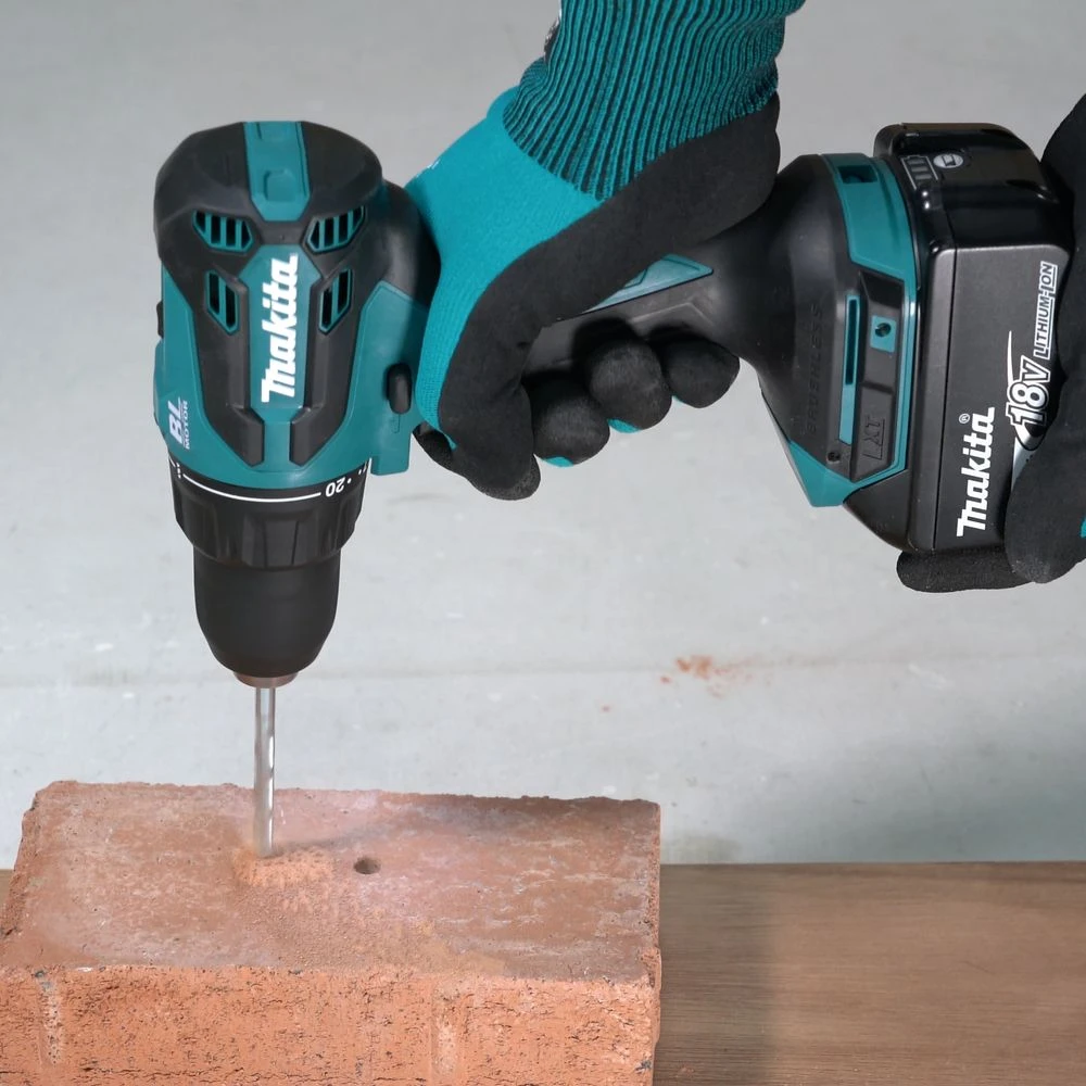 Аккумуляторная ударная дрель-шуруповерт Makita DHP490SFJ, 18 В, 1900 об/мин, 28500 уд/мин, с 2 АКБ 3 Ач и ЗУ, в кейсе MakPac