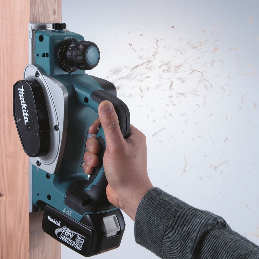 Аккумуляторный набор Makita, 18 В: шлифмашина DBO484 + рубанок DKP180, с 2 АКБ 3 Ач и ЗУ, в кейсе