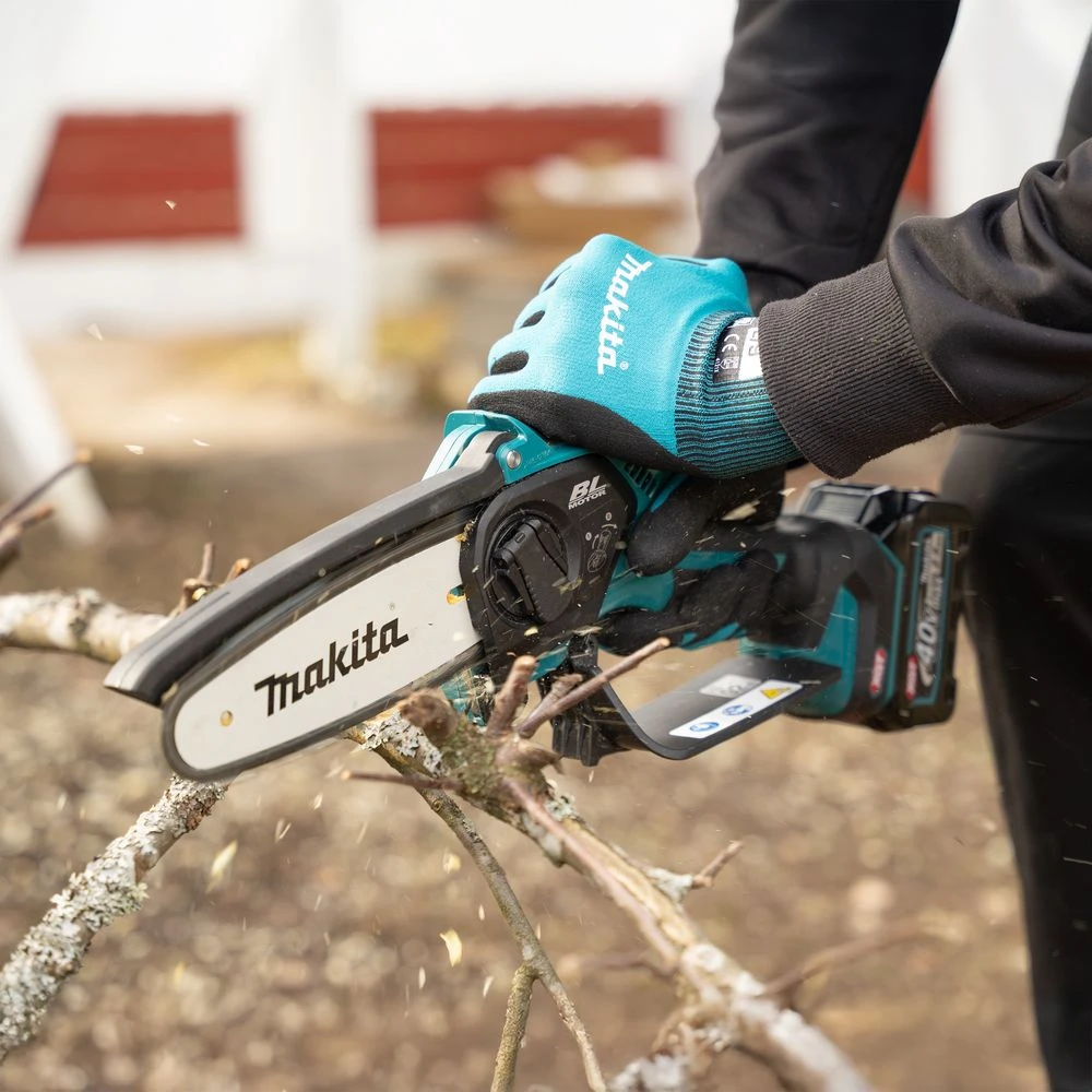 Аккумуляторная цепная пила Makita UC029GZ01, 40 В, 15 см, 8 м/с, без АКБ и ЗУ