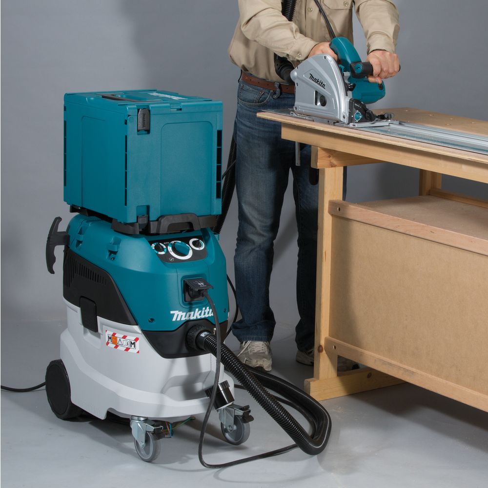 Электрический пылесос Makita VC4210M, для сухой и влажной уборки, класс пыли М