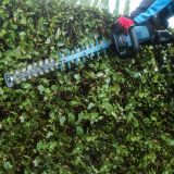 Набор Makita: аккумуляторный кусторез UH004GZ, 40 В, 60 см, 5000 рез/мин + АКБ BL4040, 40 В, 4 Ач и ЗУ DC40RA, 40 В, 6 А, PT961