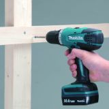 Набор Makita: аккумуляторная дрель-шуруповерт DF347DWE, 14.4 B, 30 Нм, 1400 об/мин, с 2 АКБ 1.5 Ач и ЗУ, в кейсе + перчатки PGH-190280-L, PT1049